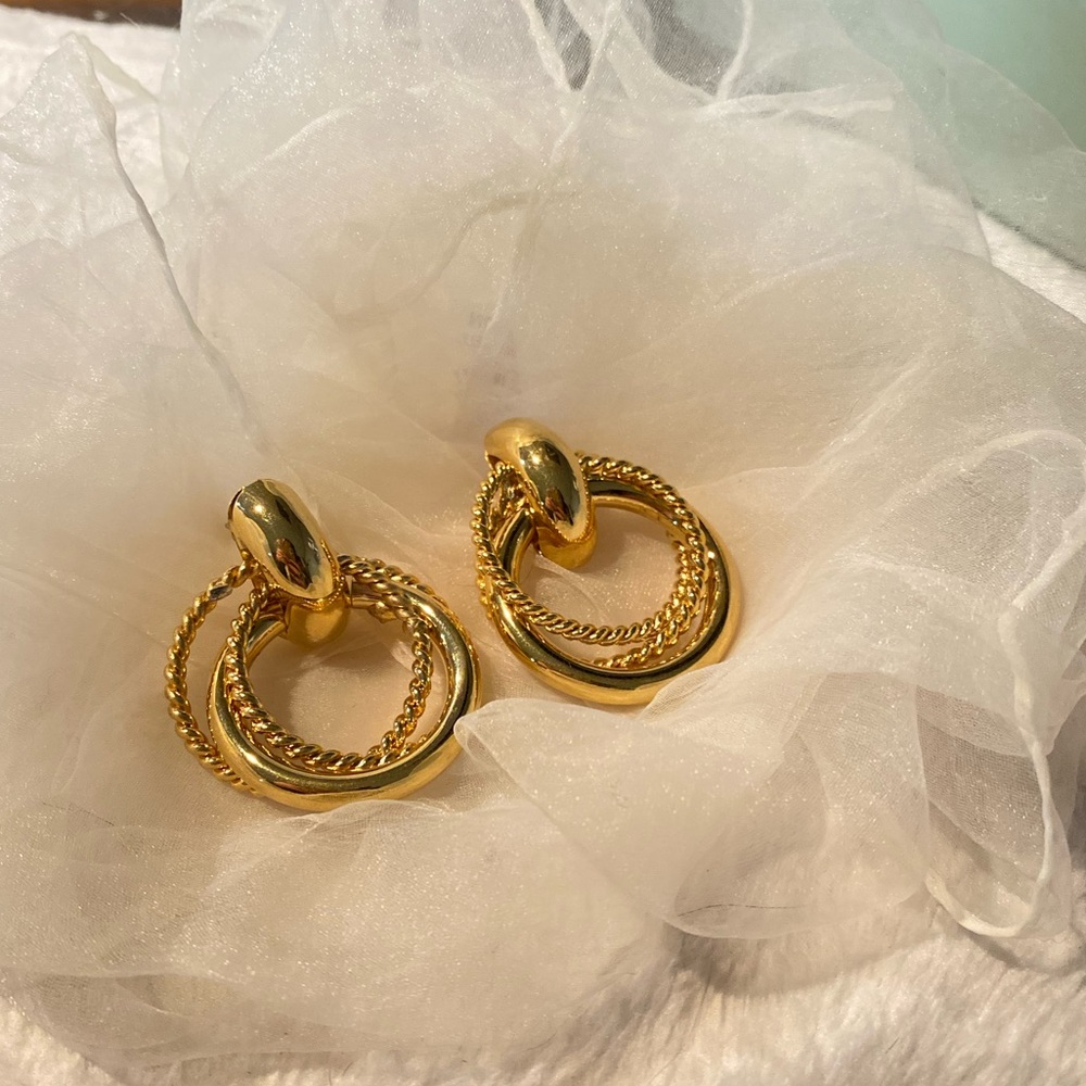 Vintage Gold Tone Earrings